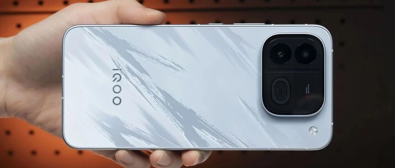 屏幕+芯片反杀红米K100，iQOO Neo12堆料太夯了