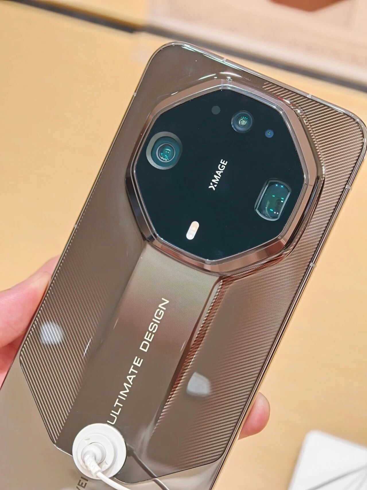 华为Mate90 RS非凡大师上手！一眼尊！